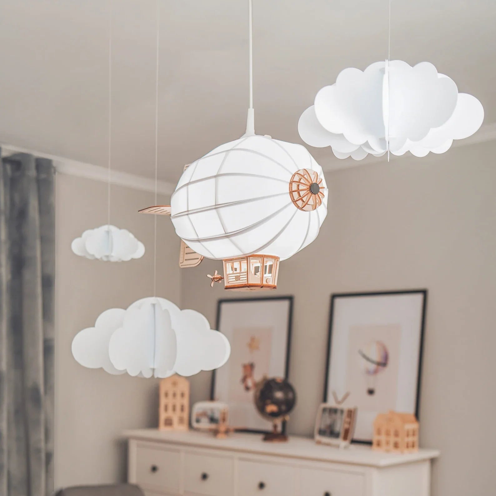 Lampada a sospensione decorativa in legno a forma di dirigibile, regalo per baby shower nella cameretta dei bambini, lampada da soffitto per illuminazione a sospensione nella cameretta dei bambini