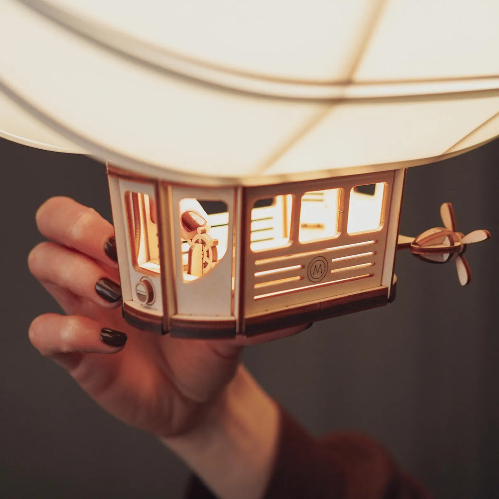 Lampada a sospensione decorativa in legno a forma di dirigibile, regalo per baby shower nella cameretta dei bambini, lampada da soffitto per illuminazione a sospensione nella cameretta dei bambini